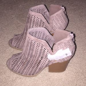 New Qupid heeled peep toe bootie. Size 8.